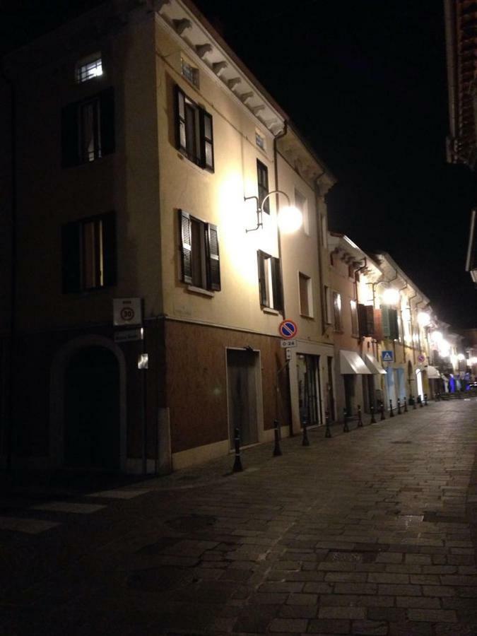 Апартаменты La Mansarda Di Juliette Дезенцано-дель-Гарда Экстерьер фото